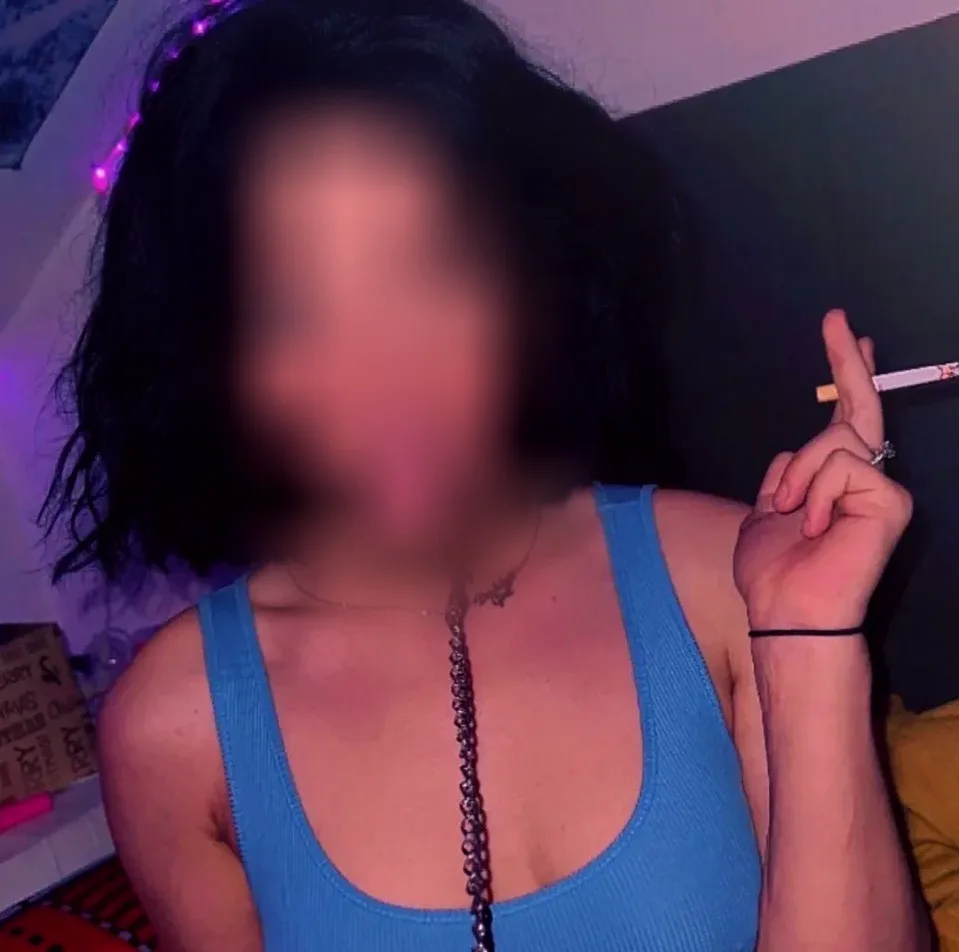 Emma, 23